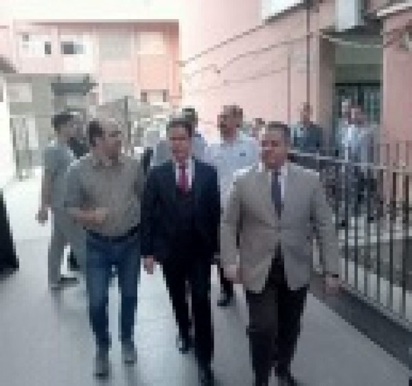 The University president inspects the medical service of the patients in the University hospital