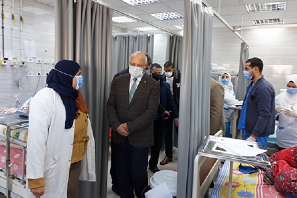 To Check Health Service; BU President inspects Benha university Hospital and distributes Gifts and Flowers on Dialysis Children