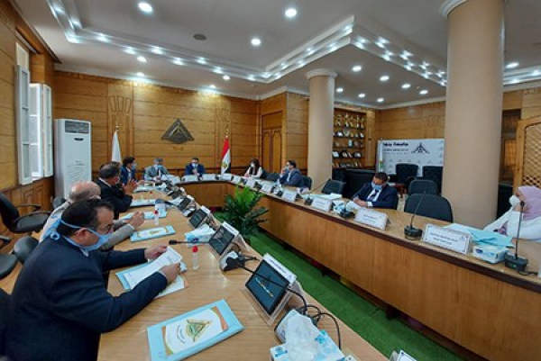 Signing memorandums of understanding between the University and the universities of Liverpool and Bristol respectively