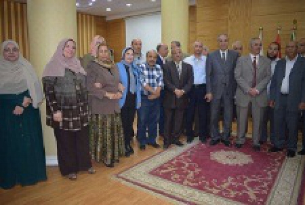 The vice president of Benha University discusses the university’s accomplishments in front of the faculties’ secretaries and the general managers